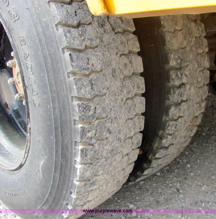 image for item 6374 1992 Ford B700 Thomas Built school bus