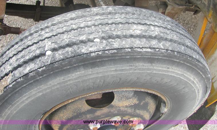 image for item 6374 1992 Ford B700 Thomas Built school bus