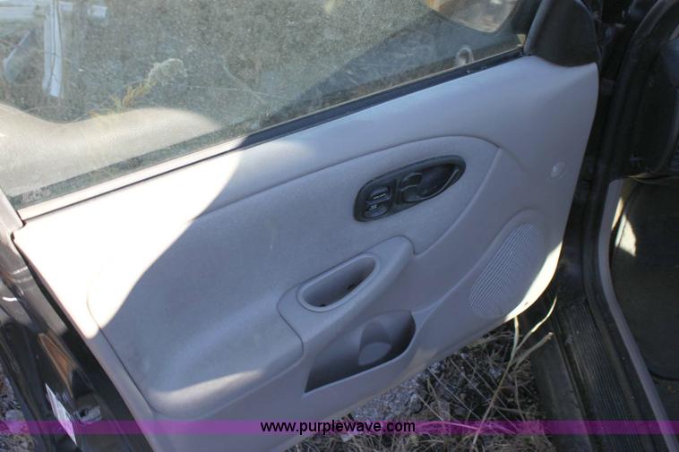 image for item 6377 2002 Saturn SL1