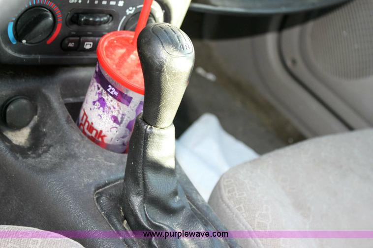 image for item 6377 2002 Saturn SL1