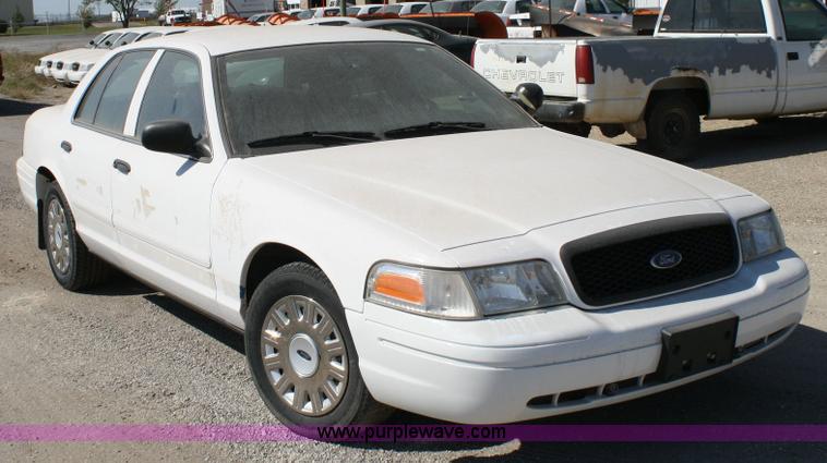 image for item 6419 2004 Ford Crown Victoria Police Interceptor