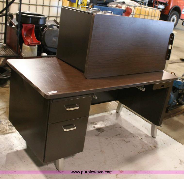 (4) desks in South Hutchinson, KS Item 6462 sold Purple Wave
