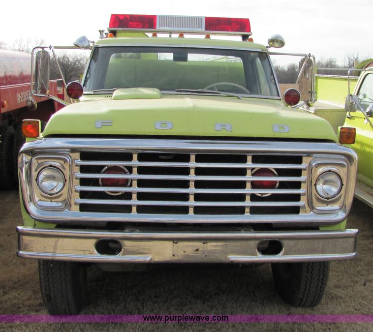 image for item 7055 1973 Ford F750 custom cab fire engine