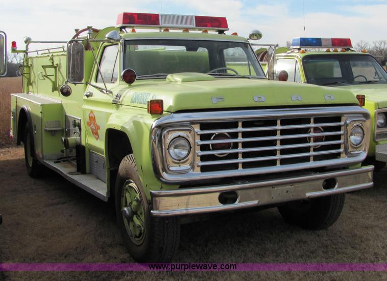 image for item 7055 1973 Ford F750 custom cab fire engine