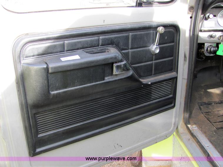 image for item 7055 1973 Ford F750 custom cab fire engine