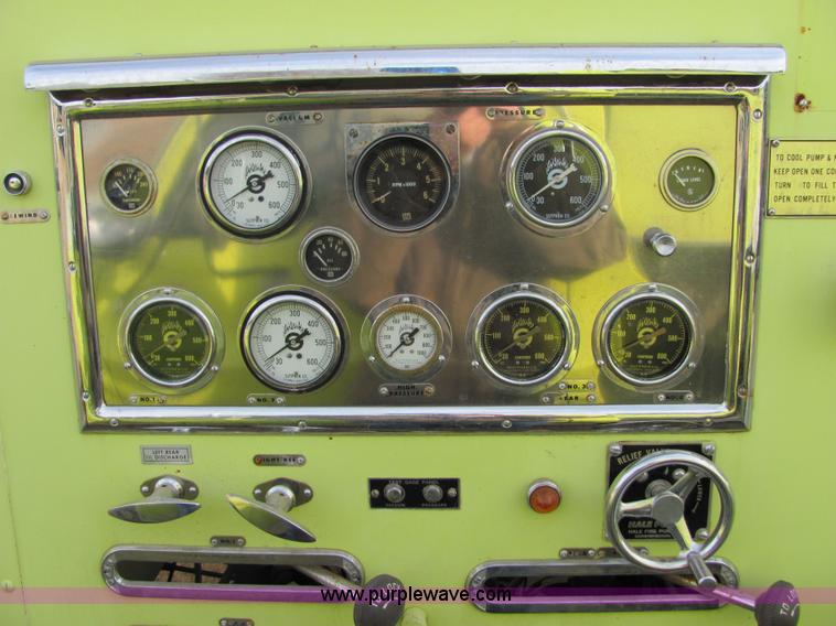 image for item 7055 1973 Ford F750 custom cab fire engine