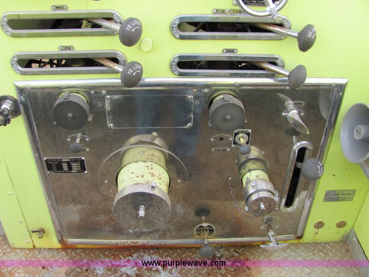 image for item 7055 1973 Ford F750 custom cab fire engine