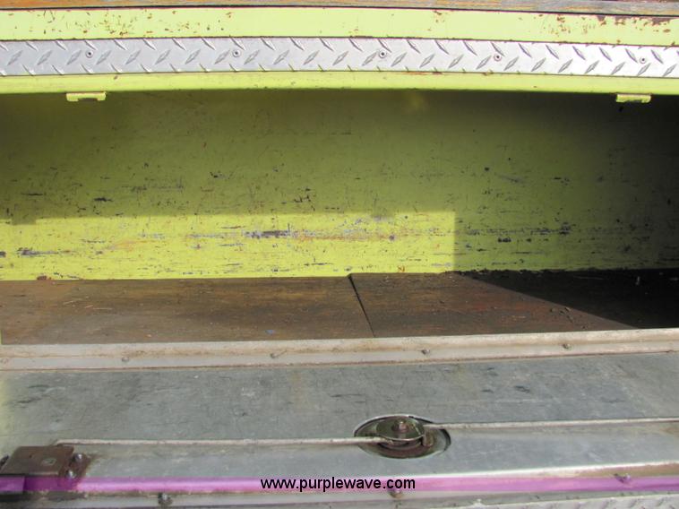 image for item 7055 1973 Ford F750 custom cab fire engine