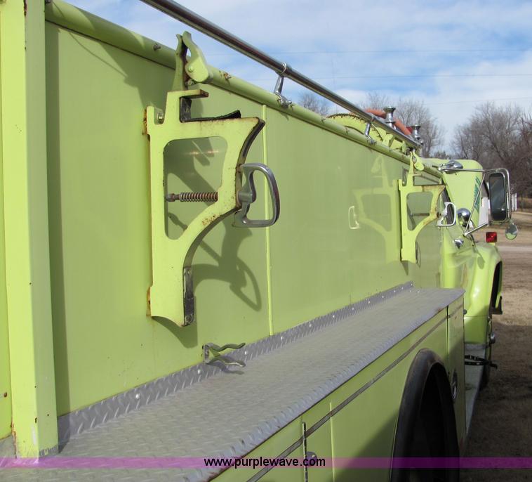 image for item 7055 1973 Ford F750 custom cab fire engine