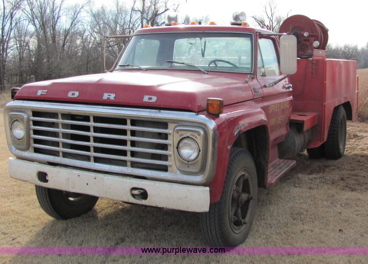 image for item 7056 1978 Ford F600 custom cab fire truck