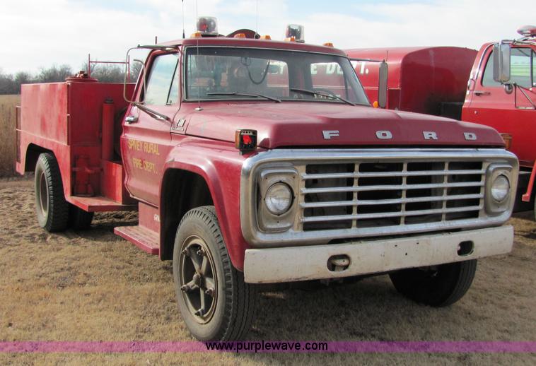 image for item 7056 1978 Ford F600 custom cab fire truck
