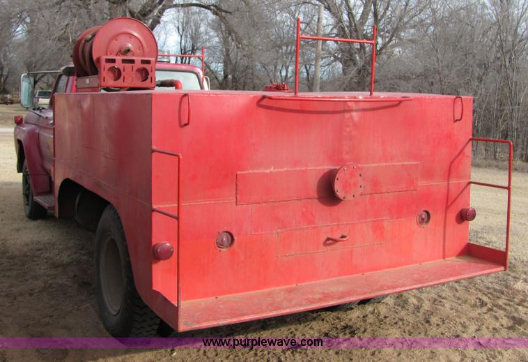 image for item 7056 1978 Ford F600 custom cab fire truck