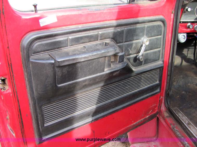 image for item 7056 1978 Ford F600 custom cab fire truck
