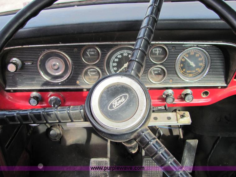 image for item 7056 1978 Ford F600 custom cab fire truck