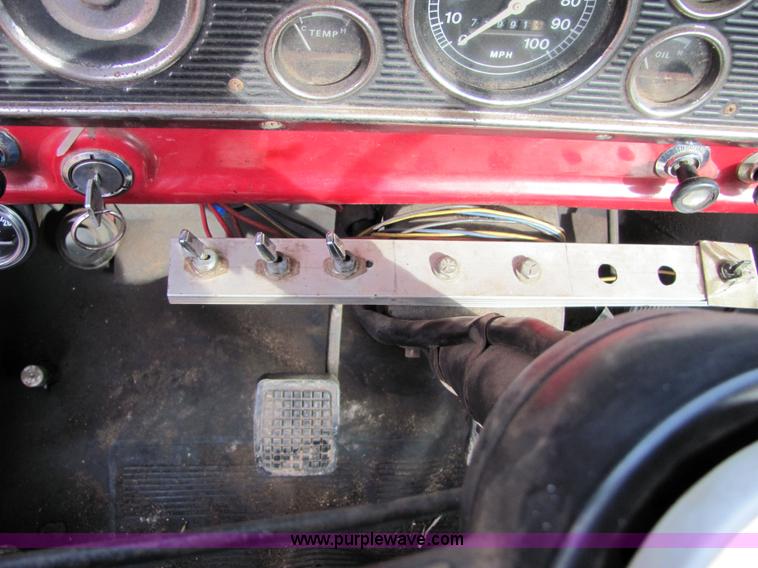 image for item 7056 1978 Ford F600 custom cab fire truck