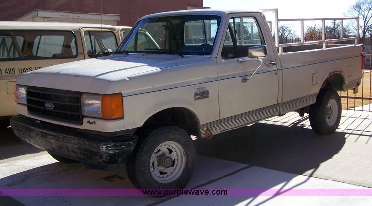 image for item 7400 1987 Ford F150 pickup truck