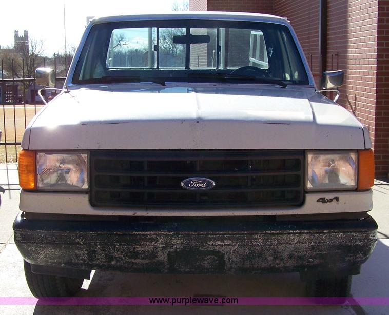 image for item 7400 1987 Ford F150 pickup truck