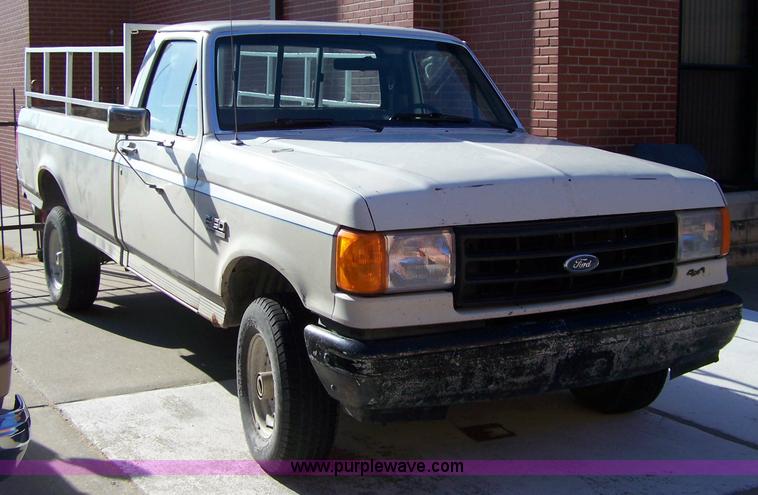 image for item 7400 1987 Ford F150 pickup truck