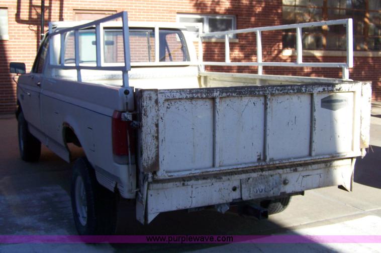 image for item 7400 1987 Ford F150 pickup truck