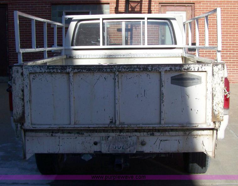 image for item 7400 1987 Ford F150 pickup truck