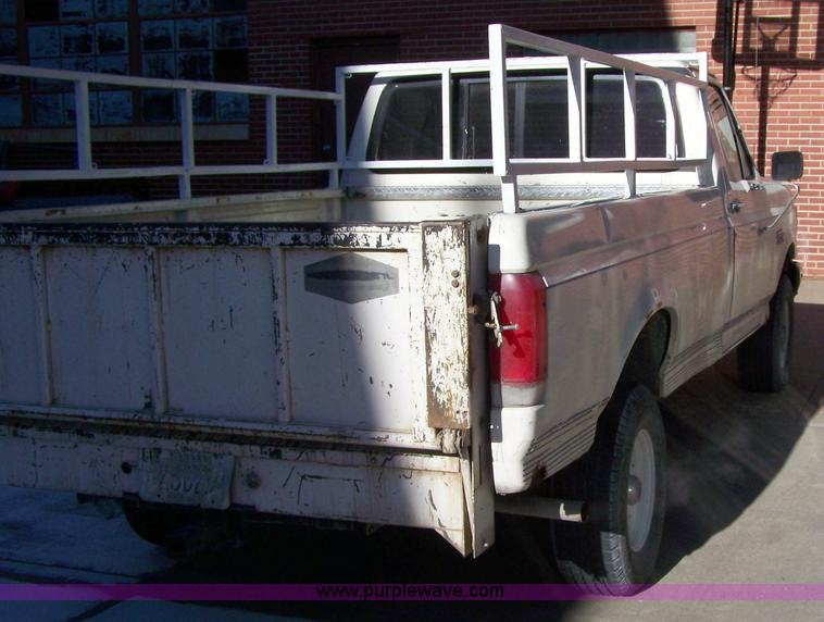 image for item 7400 1987 Ford F150 pickup truck