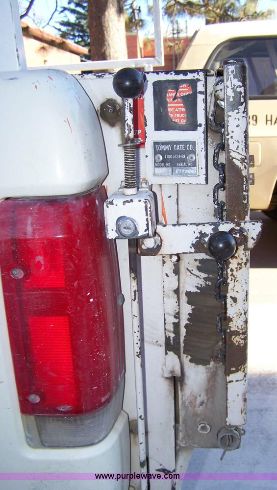 image for item 7400 1987 Ford F150 pickup truck