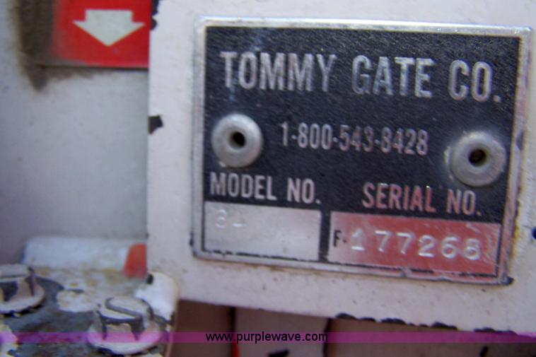 image for item 7400 1987 Ford F150 pickup truck