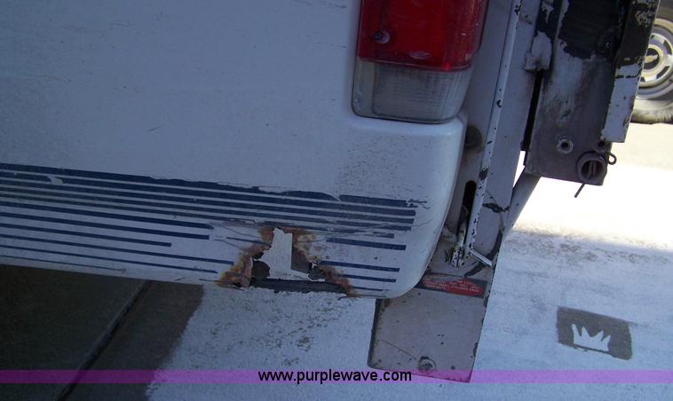 image for item 7400 1987 Ford F150 pickup truck