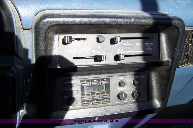 image for item 7400 1987 Ford F150 pickup truck