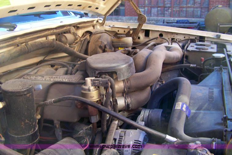 image for item 7400 1987 Ford F150 pickup truck