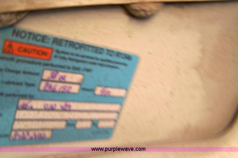 image for item 7400 1987 Ford F150 pickup truck