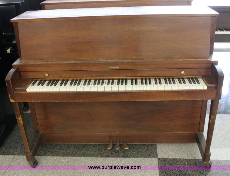 image for item 9105 Baldwin upright piano
