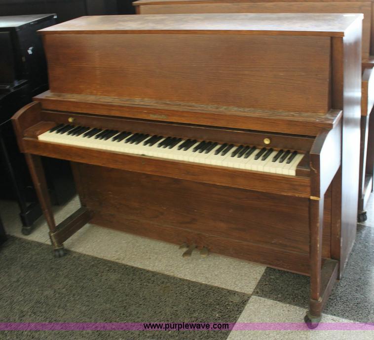 image for item 9106 Baldwin upright piano