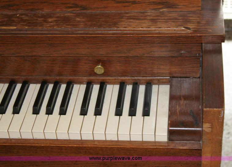 image for item 9107 Baldwin upright piano