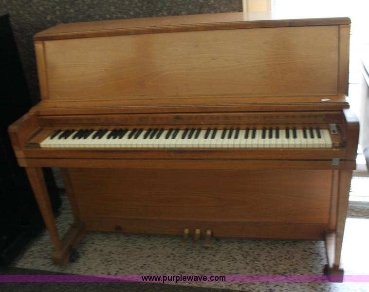 image for item 9108 Whurlitzer upright piano