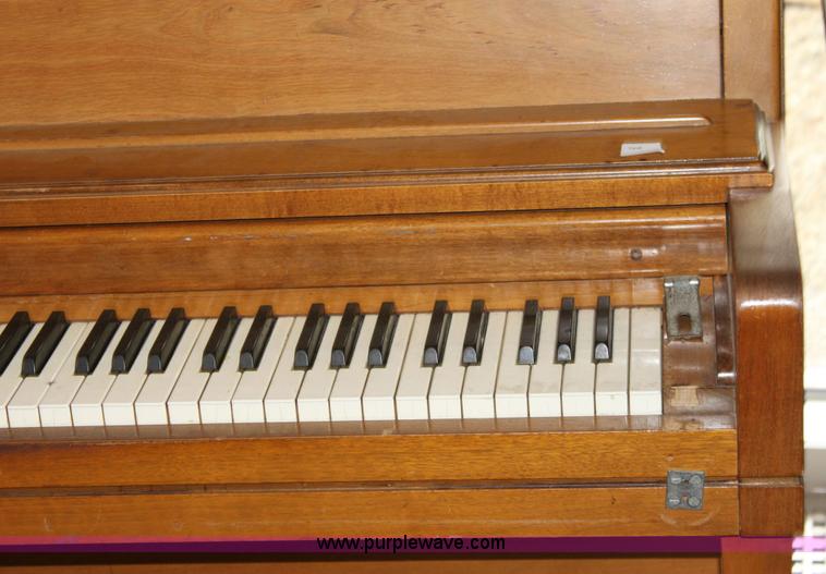 image for item 9108 Whurlitzer upright piano