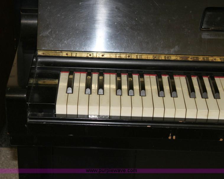 image for item 9110 Kawai upright piano
