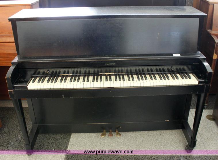 image for item 9111 Hamilton upright piano