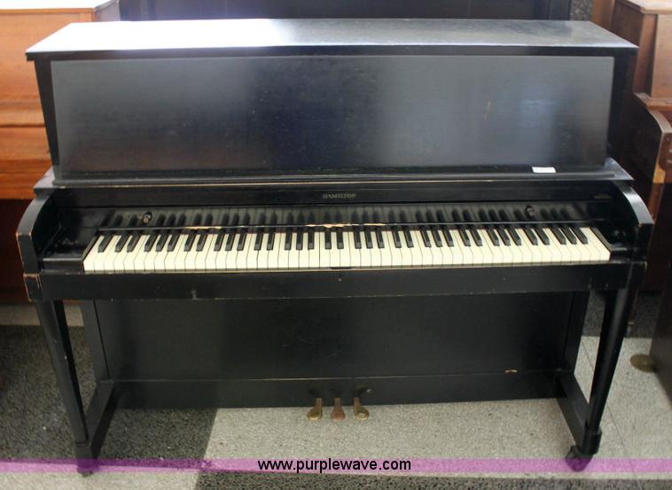 image for item 9111 Hamilton upright piano
