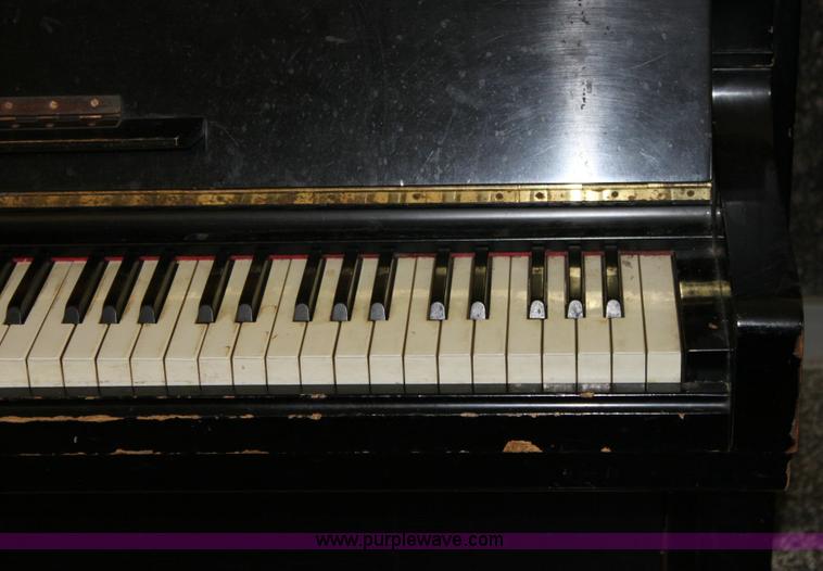image for item 9113 Kawai upright piano