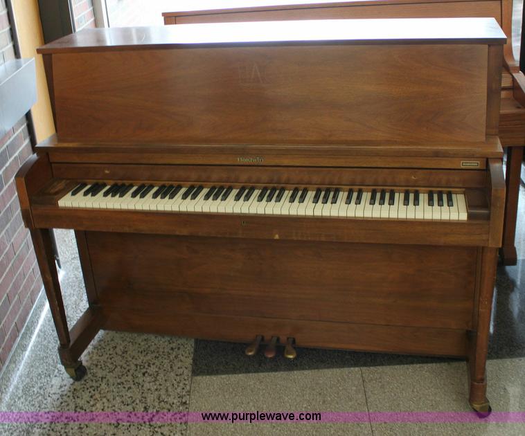 image for item 9114 Baldwin upright piano