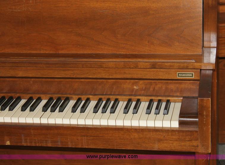 image for item 9114 Baldwin upright piano