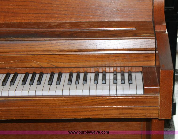 image for item 9115 Baldwin upright piano