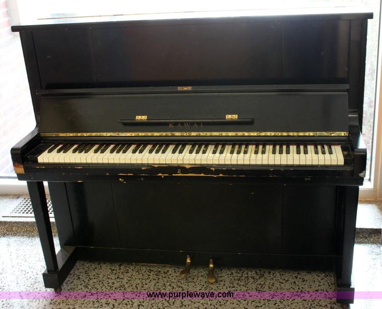 image for item 9116 Kawai upright piano