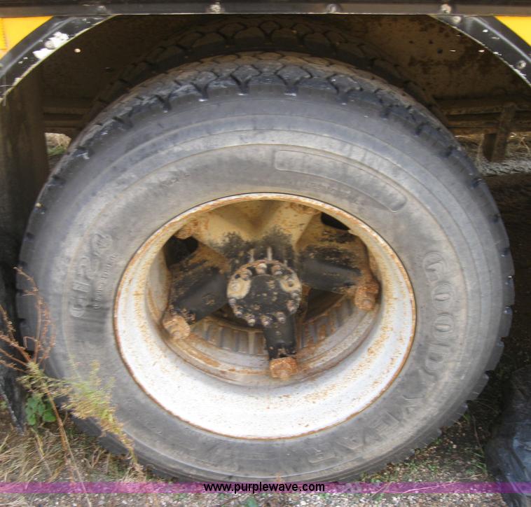 image for item 9183 1996 Chevrolet B7 Blue Bird school bus