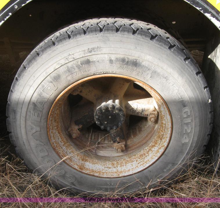 image for item 9183 1996 Chevrolet B7 Blue Bird school bus