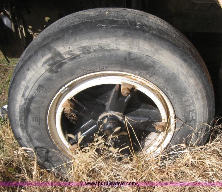 image for item 9183 1996 Chevrolet B7 Blue Bird school bus