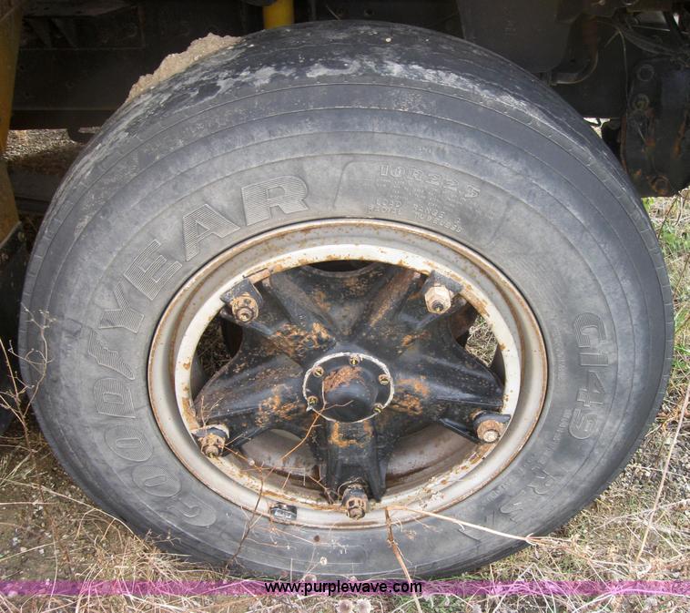 image for item 9184 1998 Chevrolet B7 Blue Bird school bus