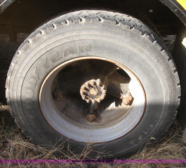 image for item 9184 1998 Chevrolet B7 Blue Bird school bus