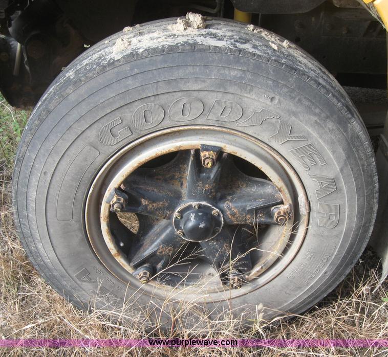 image for item 9184 1998 Chevrolet B7 Blue Bird school bus